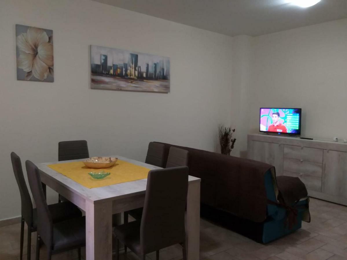 פוליניו Appartamento Giusy מראה חיצוני תמונה